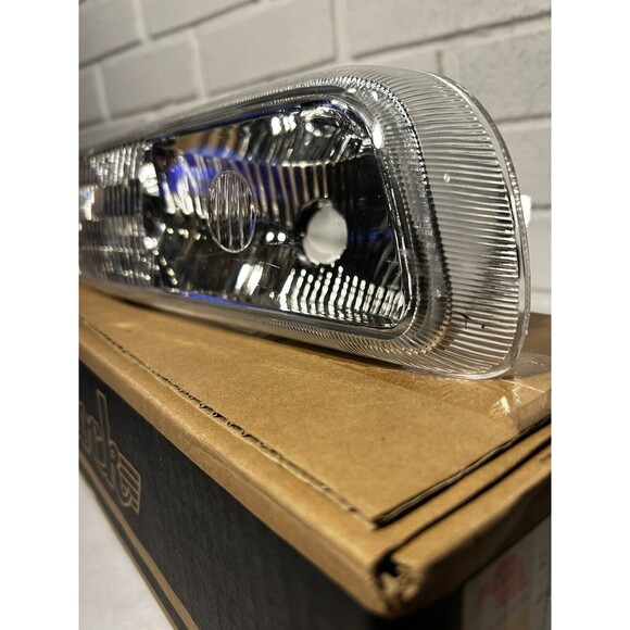 eagle eyes parking lamp 99-02 silverado 00-06 Suburban/Tahoe right side - Picture 10 of 10